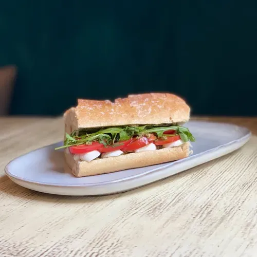 Cu mozzarela și avocado