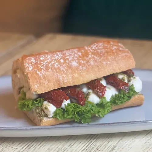 Cu mozzarela și roșii seci